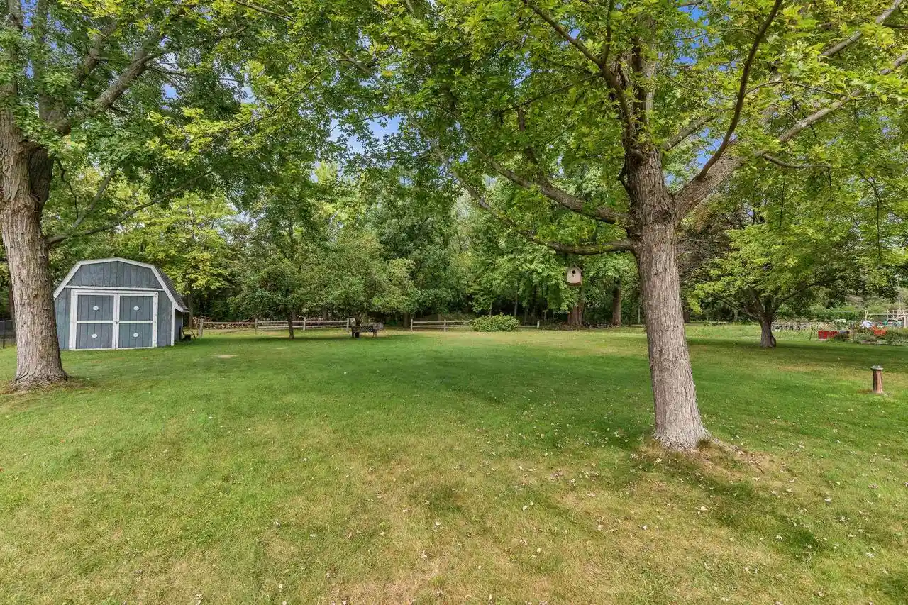 Photo 3 of Single family home for sale at 943 N Oakwood Rd, Oshkosh, WI 54904 | MLS# 50333800 | Listing updated on 2026-10-06