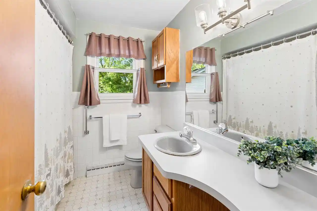 Photo 2 of Single family home for sale at 413 Stevens Ct, Oshkosh, WI 54901 | MLS# 50333801 | Listing updated on 2026-10-07