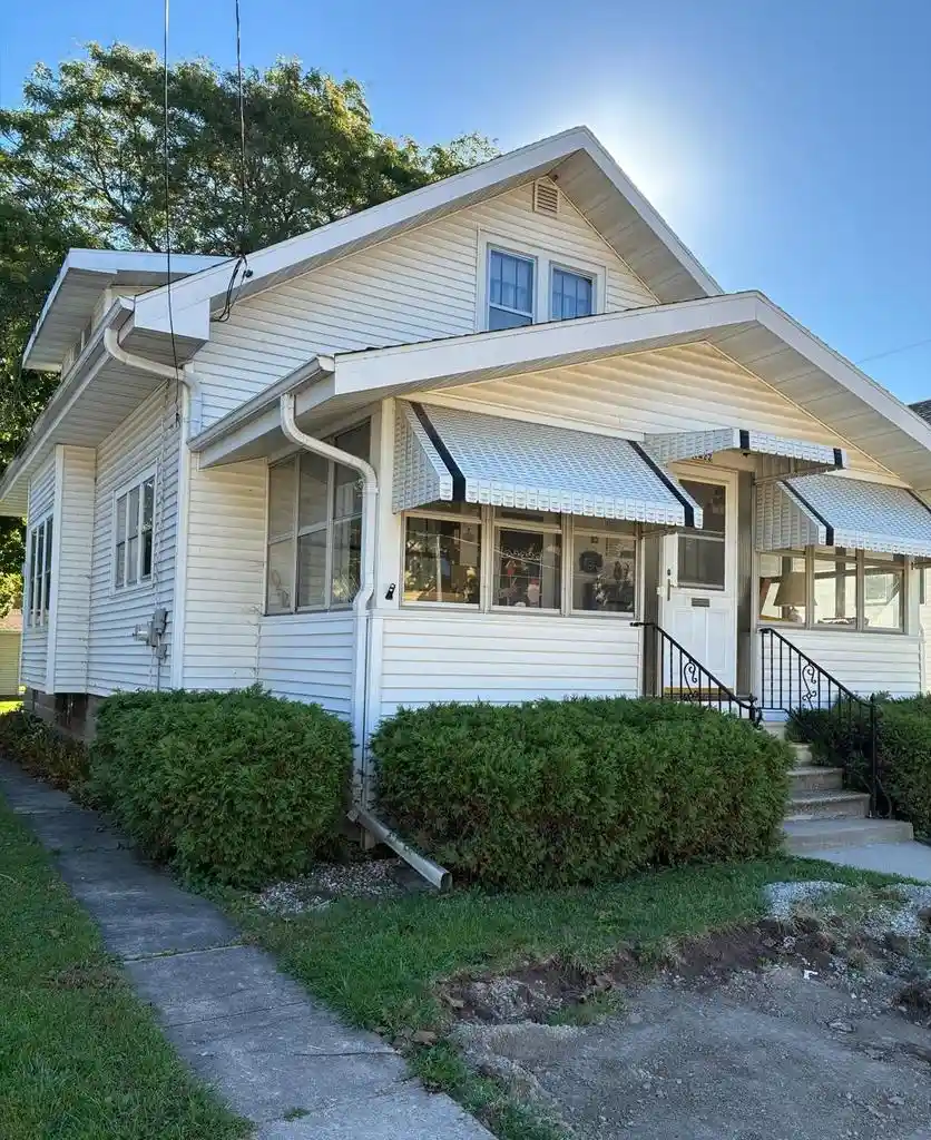 Photo 1 of Single family home for sale at 1422 Ohio St, Oshkosh, WI 54902 | MLS# 50333803 | Listing updated on 2026-10-06