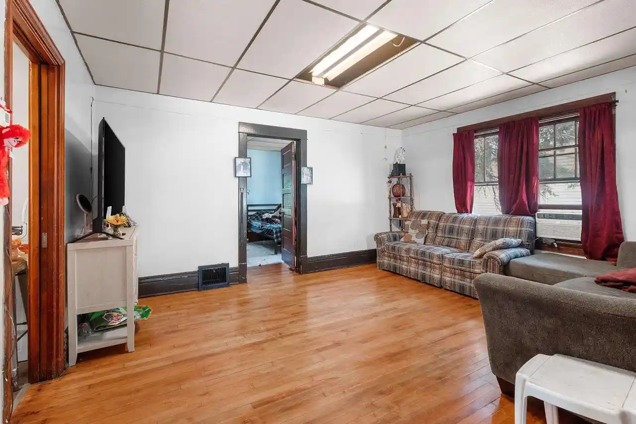 Photo 1 of Single family home for sale at 1435 E Mason St, Green Bay, WI 54301 | MLS# 50333798 | Listing updated on 2026-10-06