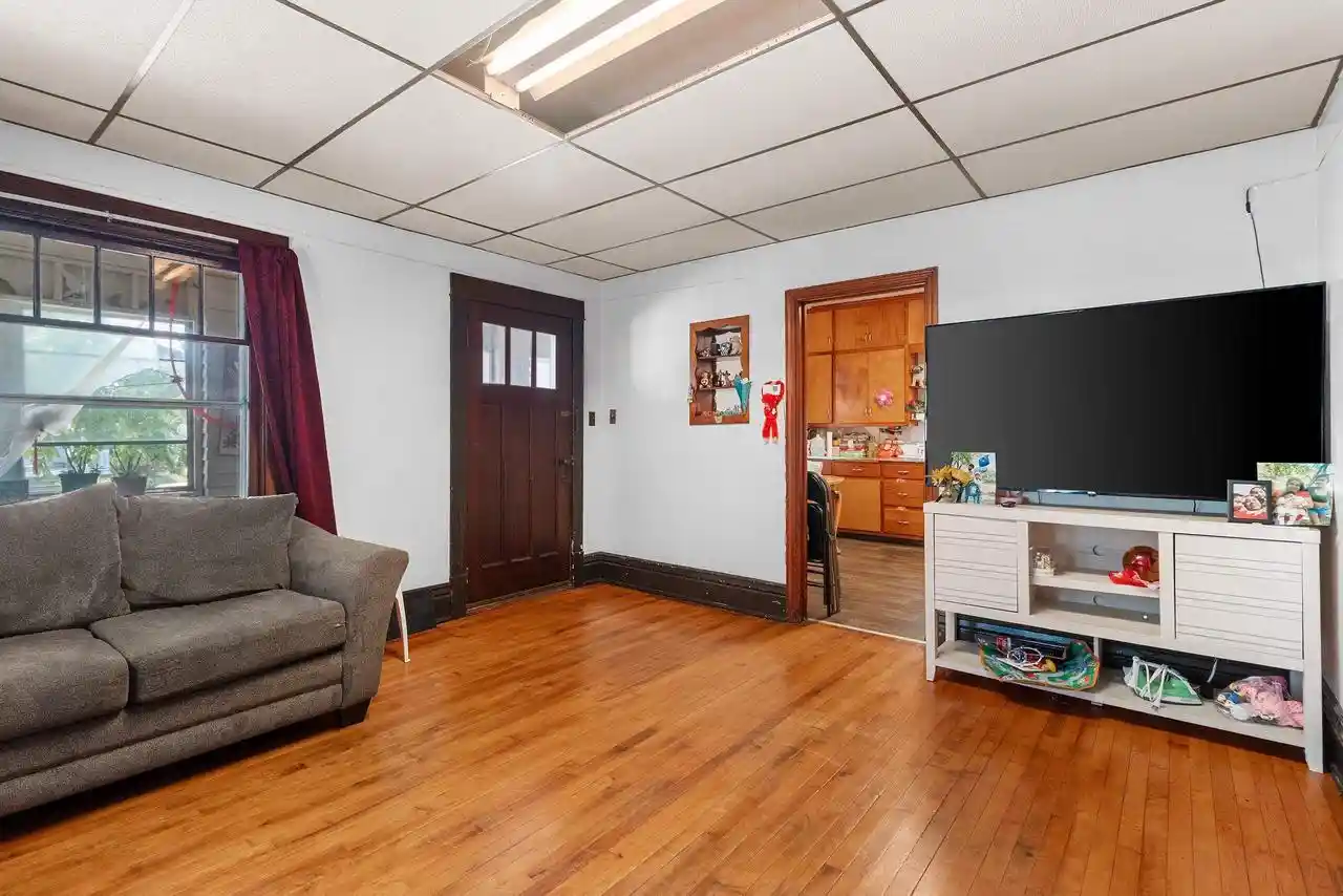 Photo 2 of Single family home for sale at 1435 E Mason St, Green Bay, WI 54301 | MLS# 50333798 | Listing updated on 2026-10-06