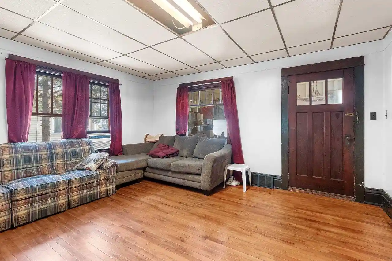 Photo 3 of Single family home for sale at 1435 E Mason St, Green Bay, WI 54301 | MLS# 50333798 | Listing updated on 2026-10-06