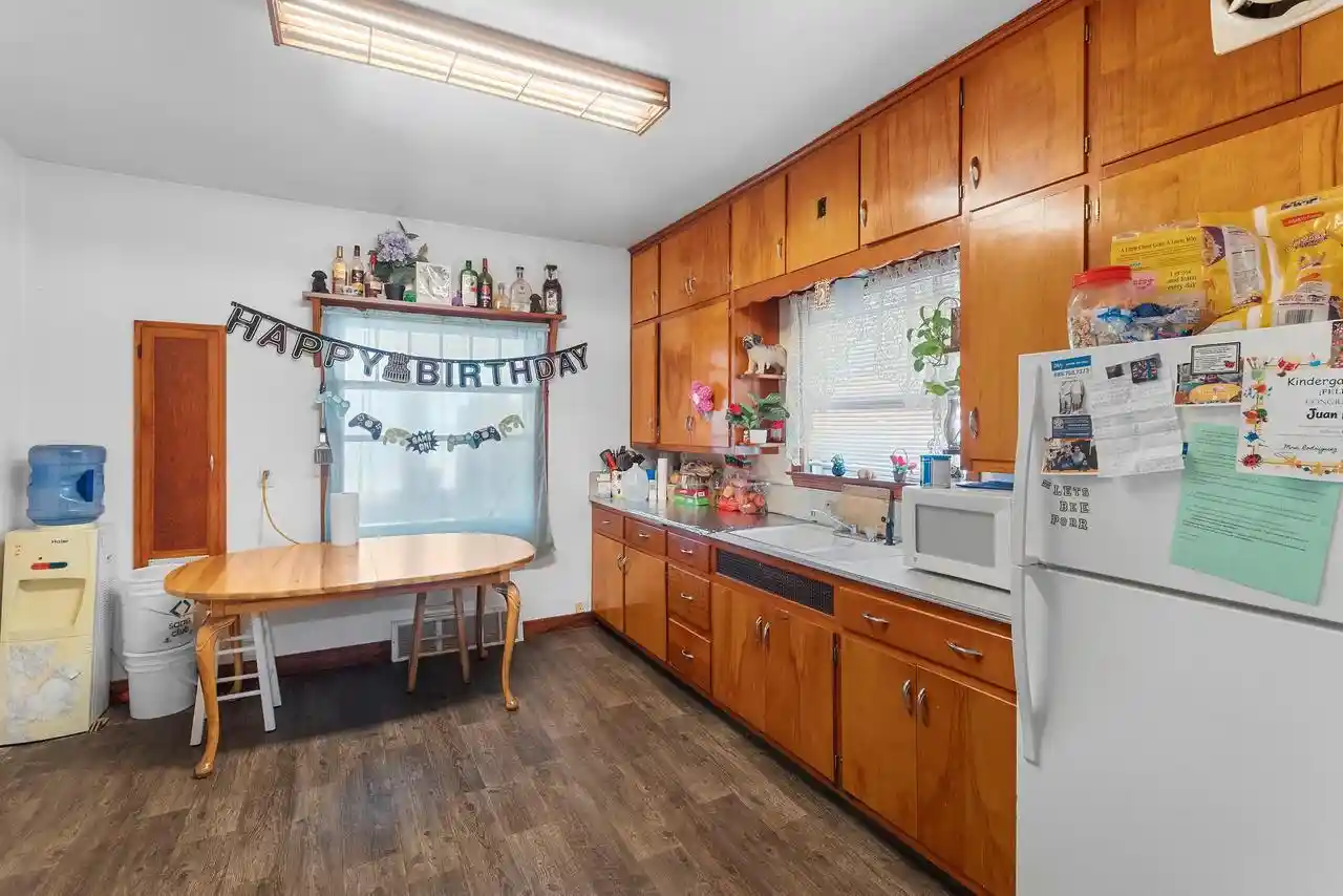 Photo 4 of Single family home for sale at 1435 E Mason St, Green Bay, WI 54301 | MLS# 50333798 | Listing updated on 2026-10-06