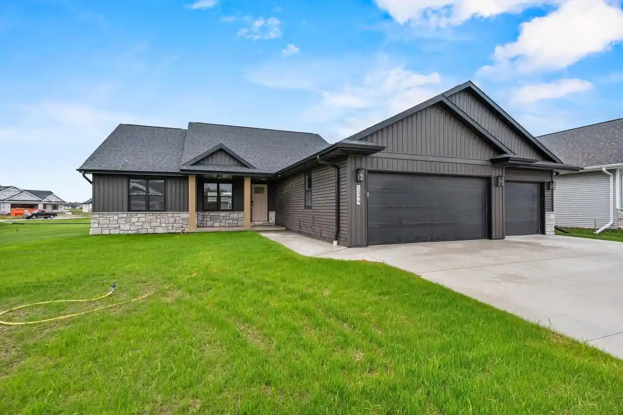 Photo 1 of Single family home for sale at 1399 Crossroads Dr, De Pere, WI 54115 | MLS# 50333810 | Listing updated on 2026-10-06