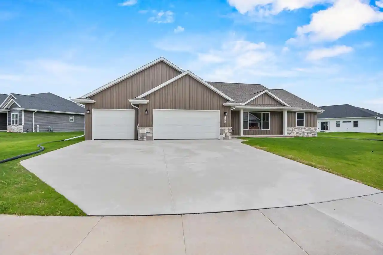Photo 1 of Single family home for sale at 1400 Divinity Dr, De Pere, WI 54115 | MLS# 50333816 | Listing updated on 2026-10-06
