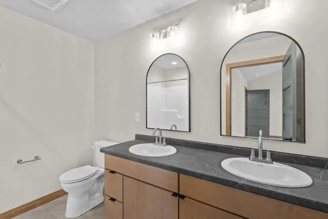 Photo 4 of Single family home for sale at 1400 Divinity Dr, De Pere, WI 54115 | MLS# 50333816 | Listing updated on 2026-10-06