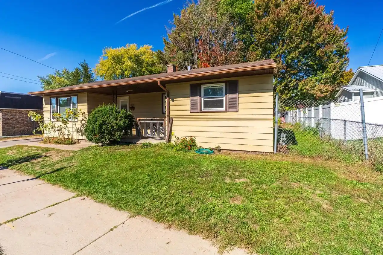 Photo 1 of Single family home for sale at 1500 W Thomas St, Wausau, WI 54401 | MLS# 22604965 | Listing updated on 2026-10-06