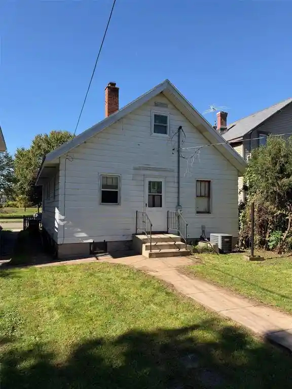 Photo 3 of Single family home for sale at 519 Forest St, Eau Claire, WI 54703 | MLS# 1605752 | Listing updated on 2026-10-06