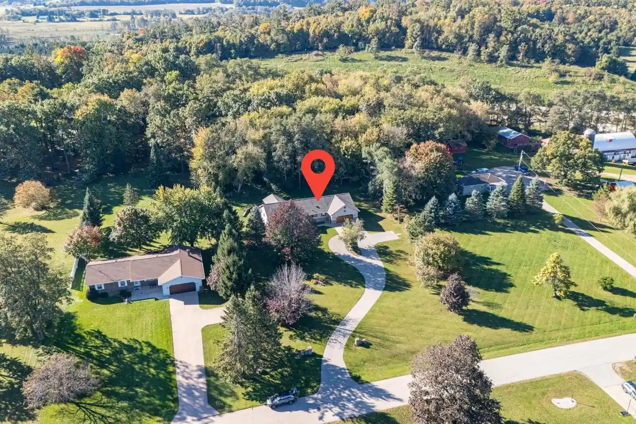 Photo 4 of Single family home for sale at 207 W Clark St, Weyauwega, WI 54983 | MLS# 50333793 | Listing updated on 2026-10-07