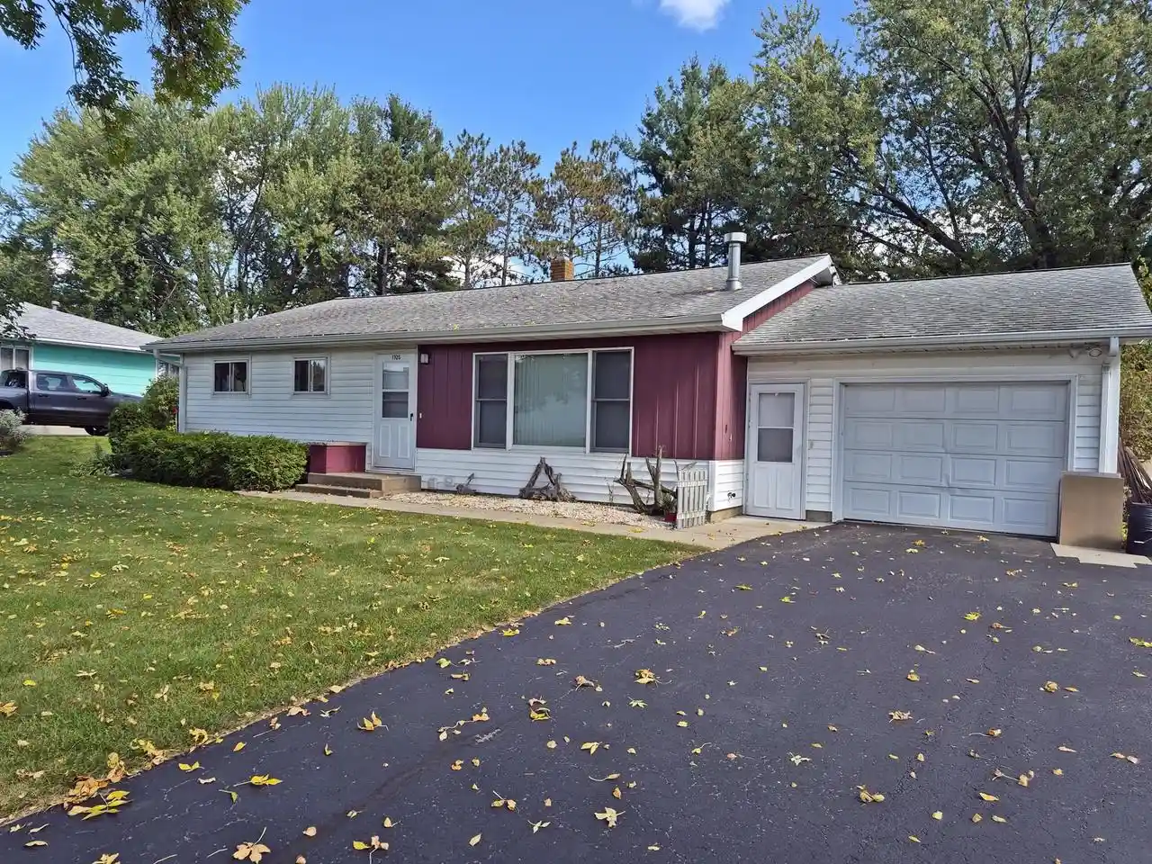 Photo 1 of Single family home for sale at 1705 N Peach Ave, Marshfield, WI 54449 | MLS# 22604966 | Listing updated on 2026-10-06