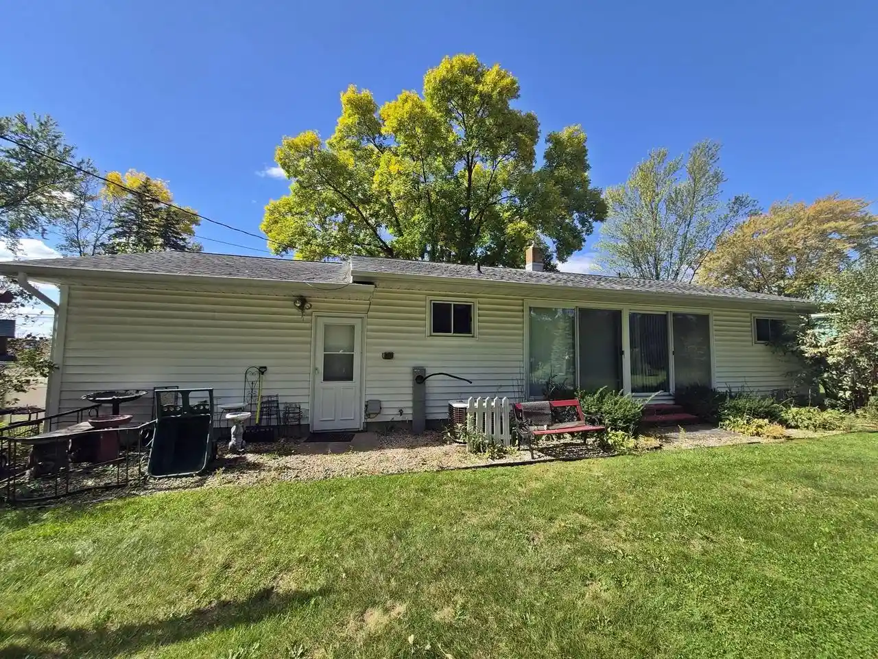 Photo 3 of Single family home for sale at 1705 N Peach Ave, Marshfield, WI 54449 | MLS# 22604966 | Listing updated on 2026-10-06