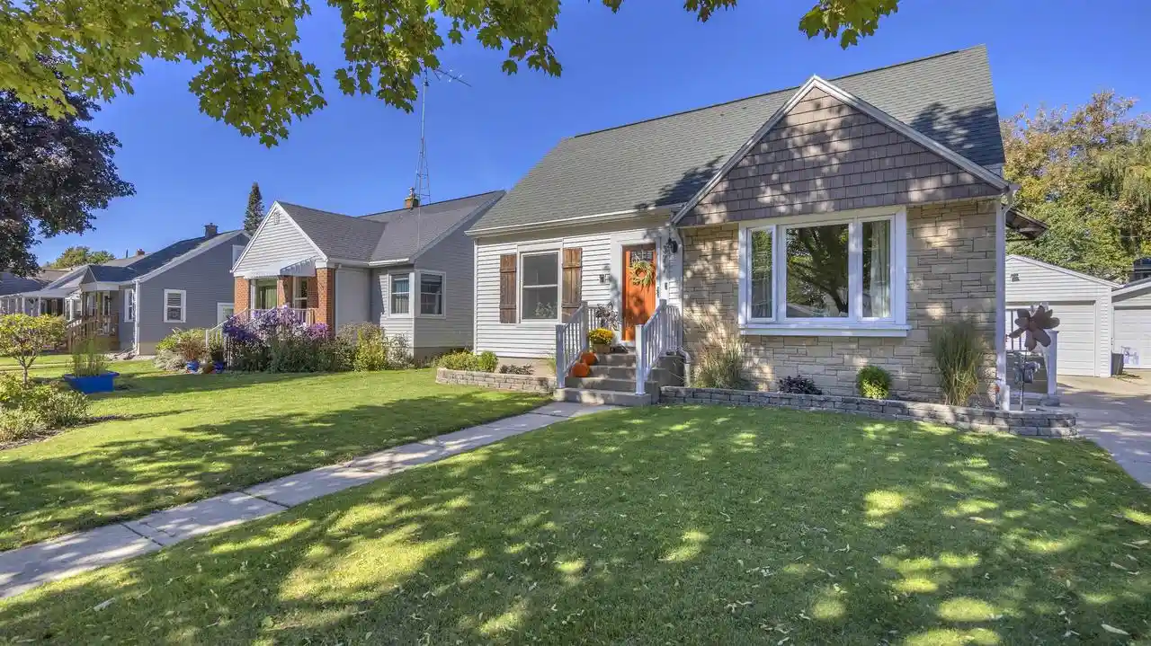 Photo 1 of Single family home for sale at 377 E 10th Street, Fond Du Lac, WI 54935 | MLS# 50333824 | Listing updated on 2026-10-09