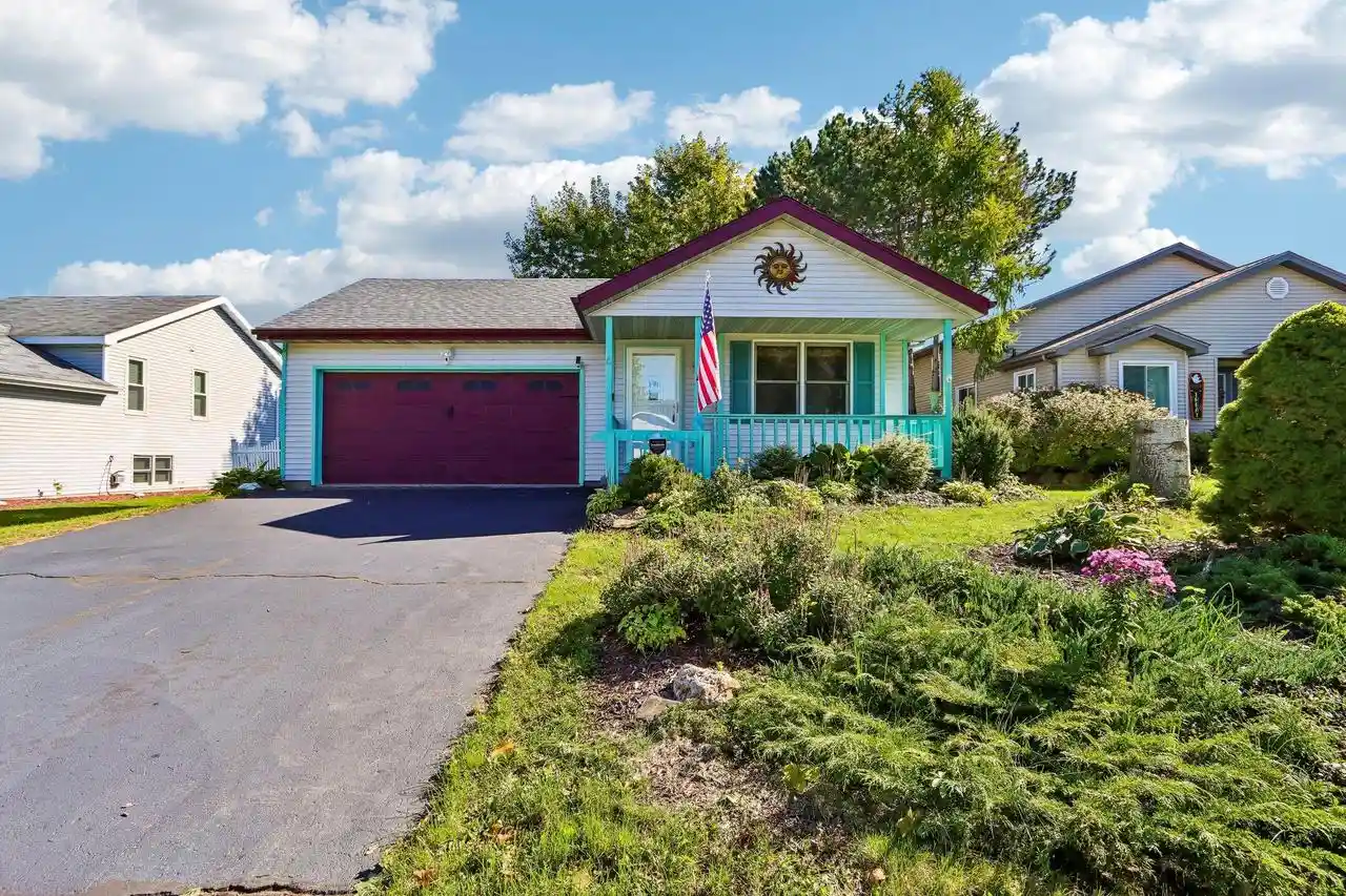 Photo 1 of Single family home for sale at 6 Buhler Ct, Madison, WI 53704 | MLS# 2034112 | Listing updated on 2026-10-06