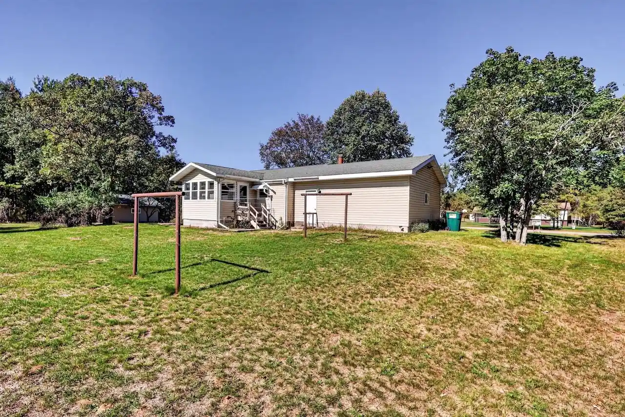 Photo 3 of Single family home for sale at 10283 Oak Ridge Rd, Wisconsin Rapids, WI 54494 | MLS# 22604969 | Listing updated on 2026-10-07