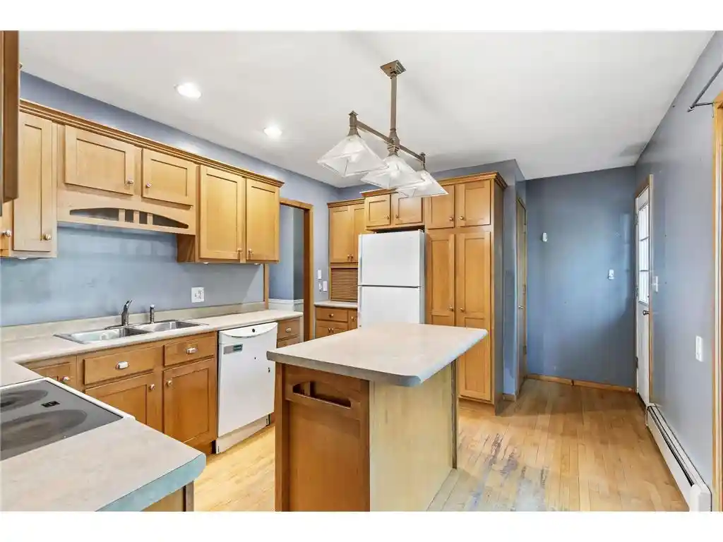 Photo 4 of Single family home for sale at 1742 Hillcrest Dr, New Richmond, WI 54017 | MLS# 7145009 | Listing updated on 2026-10-07