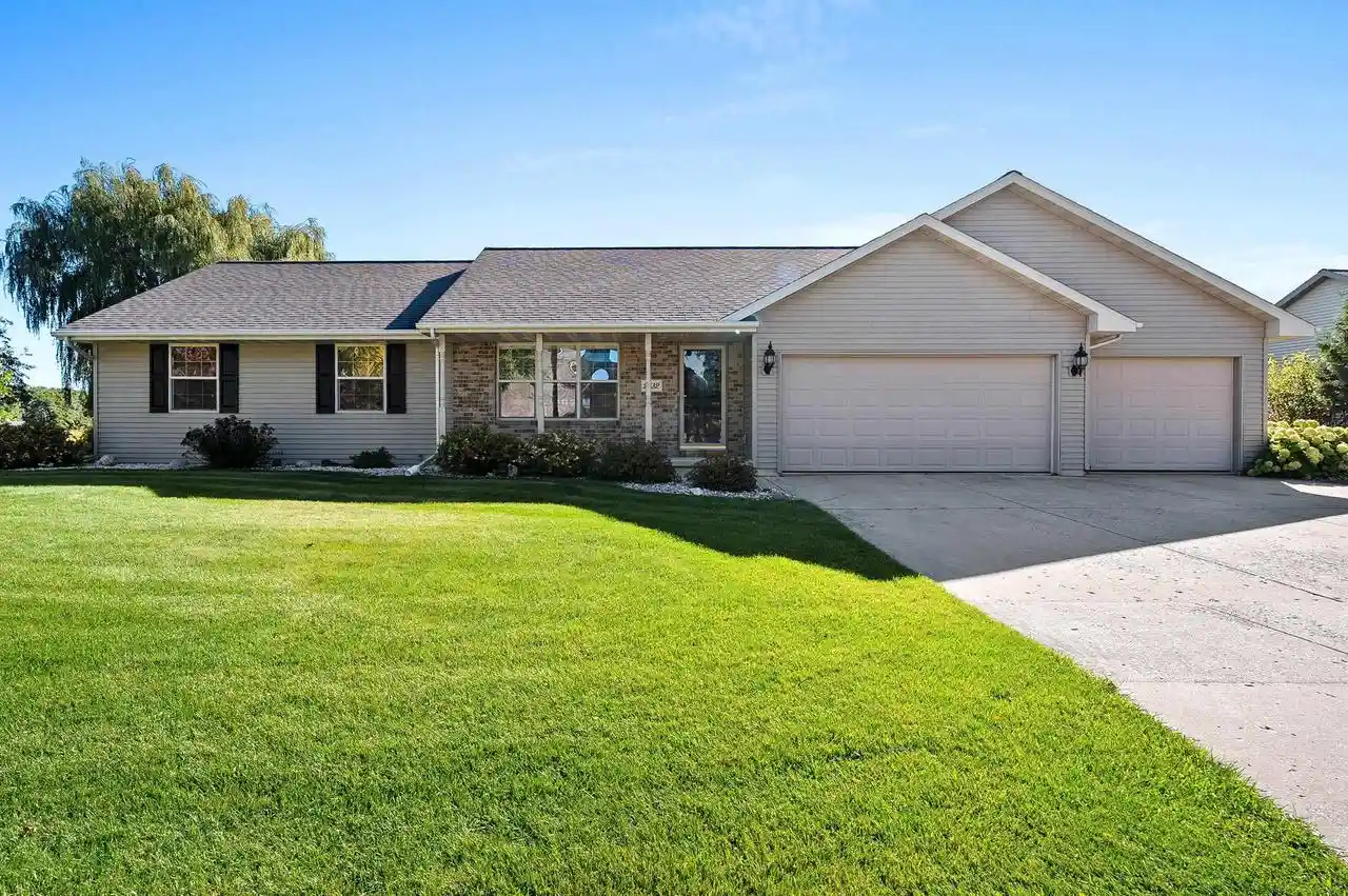 Photo 1 of Single family home for sale at 2832 Bay Settlement Rd, Green Bay, WI 54311 | MLS# 50333840 | Listing updated on 2026-10-06