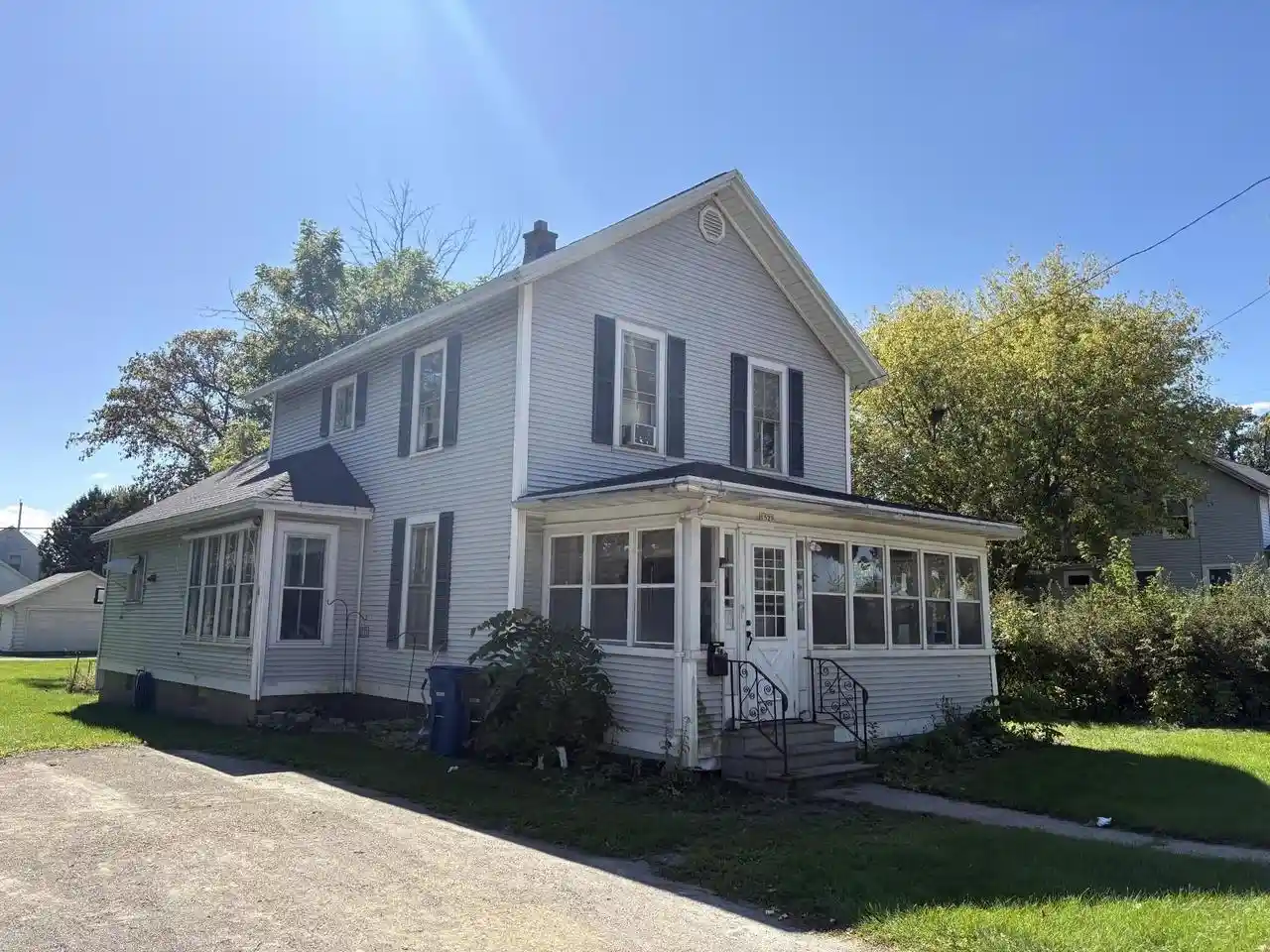 Photo 2 of Single family home for sale at 1529 Oshkosh Ave, Oshkosh, WI 54902 | MLS# 50333841 | Listing updated on 2026-10-06