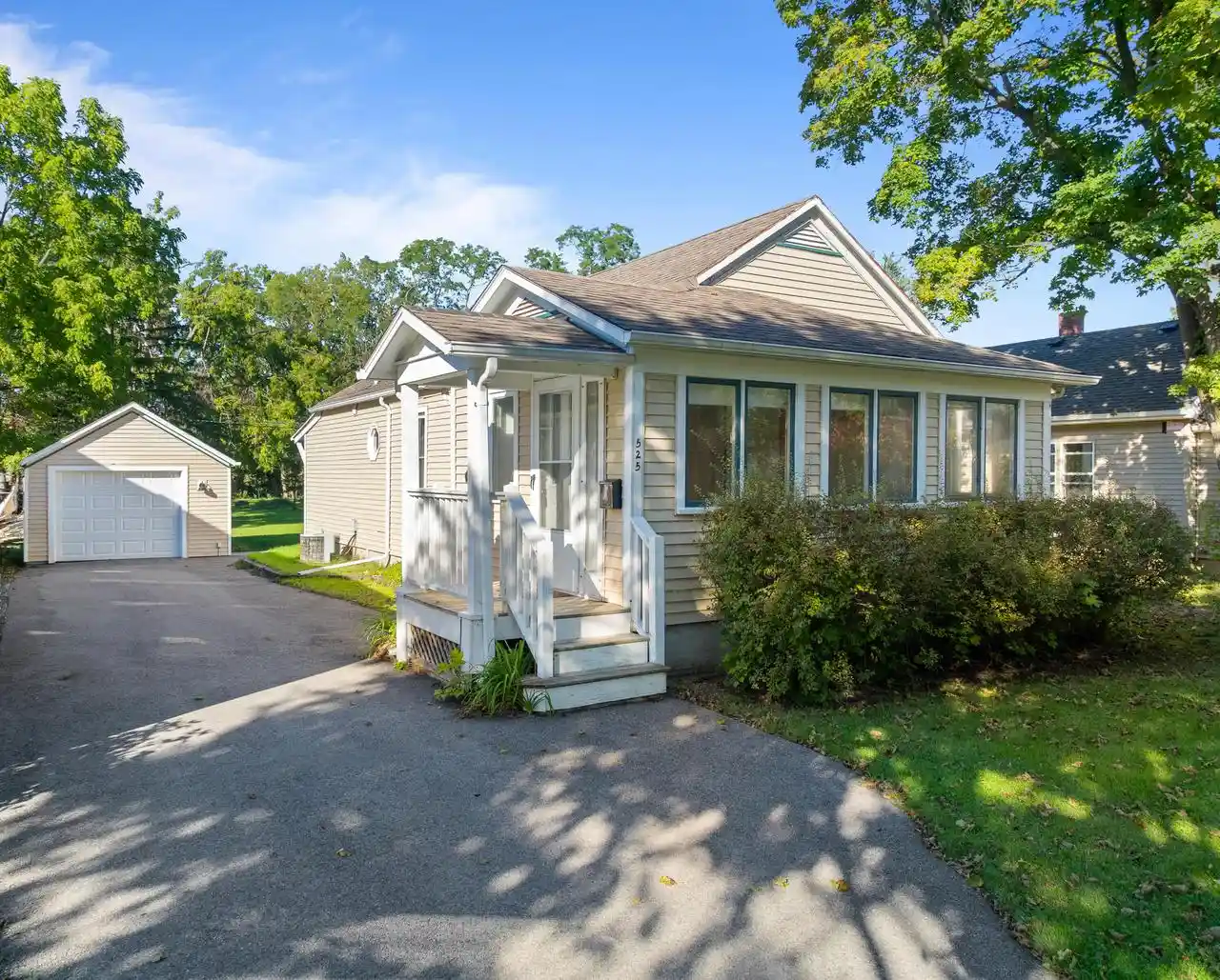 Photo 1 of Single family home for sale at 525 Spring St, Lake Geneva, WI 53147 | MLS# 1983573 | Listing updated on 2026-10-08