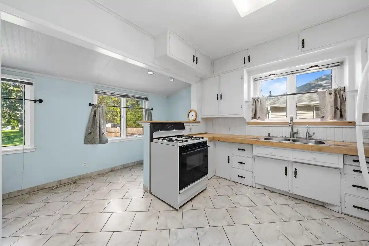 Photo 2 of Single family home for sale at 525 Spring St, Lake Geneva, WI 53147 | MLS# 1983573 | Listing updated on 2026-10-08