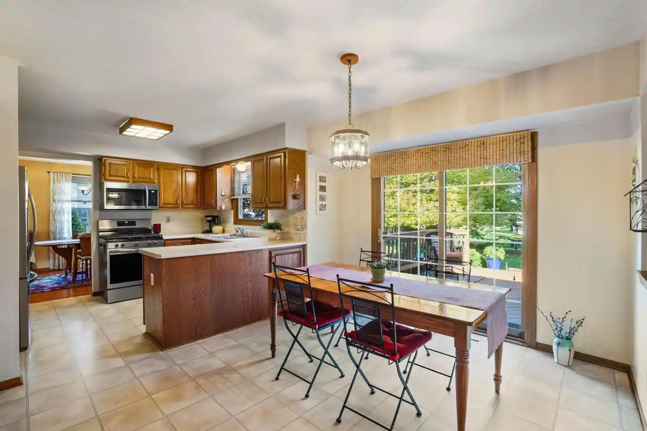 Photo 3 of Single family home for sale at 2728 Stonebridge Dr, Caledonia, WI 53404 | MLS# 1983577 | Listing updated on 2026-10-07