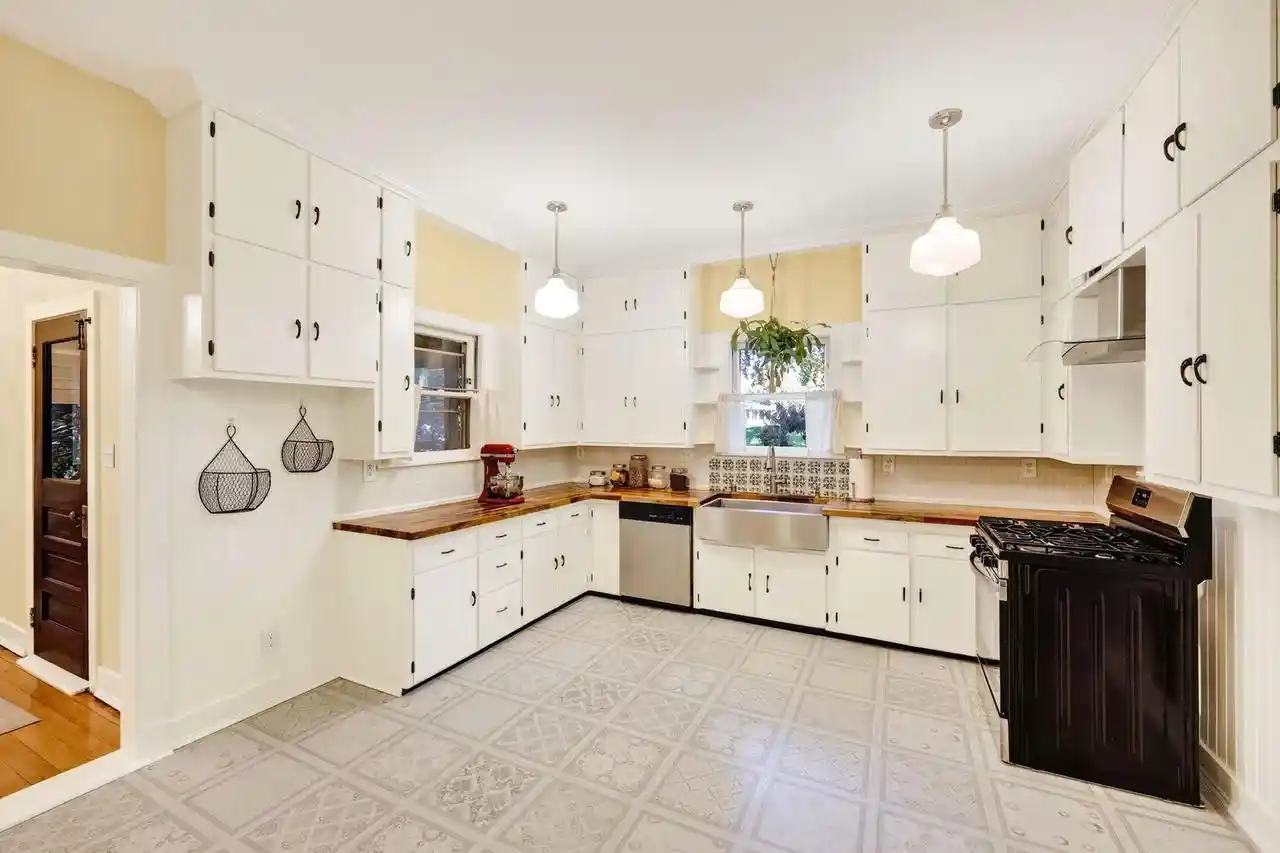Photo 3 of Single family home for sale at 906 Hathaway Dr, Madison, WI 53711 | MLS# 2034128 | Listing updated on 2026-10-09