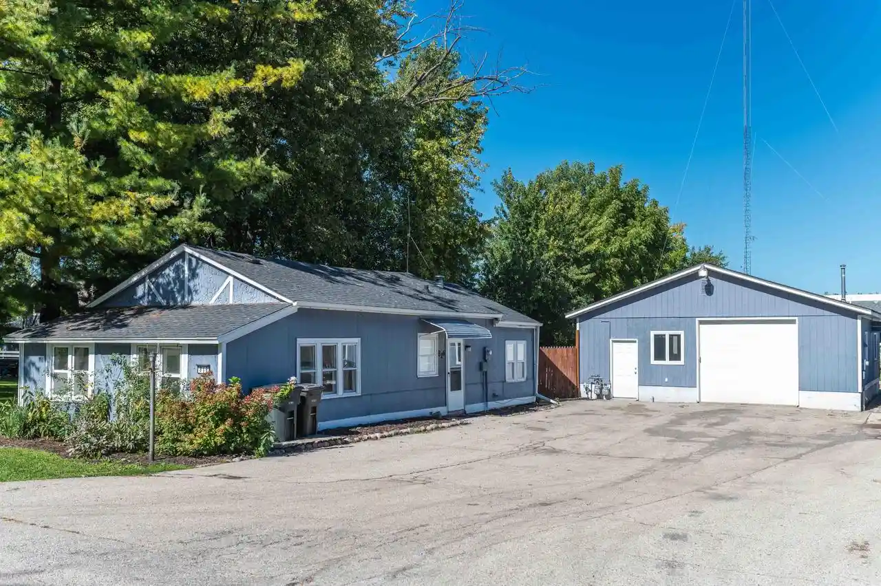 Photo 1 of Single family home for sale at 816 Armour Rd, Oconomowoc, WI 53066 | MLS# 1983585 | Listing updated on 2026-10-08