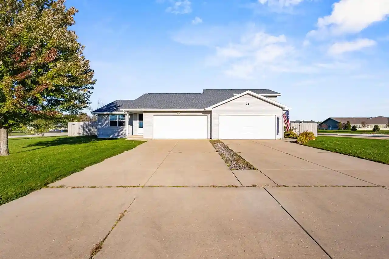 Photo 1 of Multi family home for sale at 2633 Van View St, Green Bay, WI 54311 | MLS# 50333857 | Listing updated on 2026-10-06