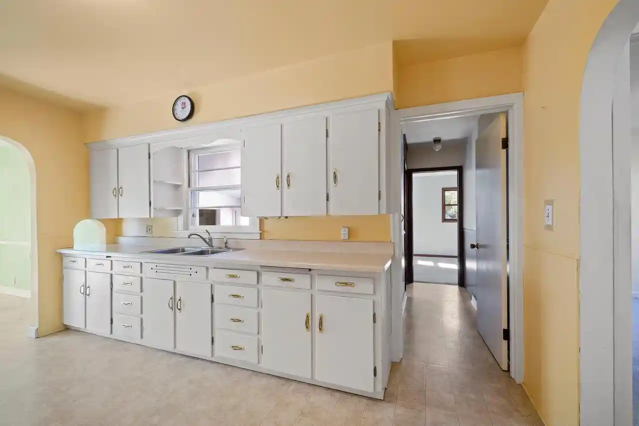 Photo 2 of Single family home for sale at 1332 Oneida St, Menasha, WI 54952 | MLS# 50333859 | Listing updated on 2026-10-07