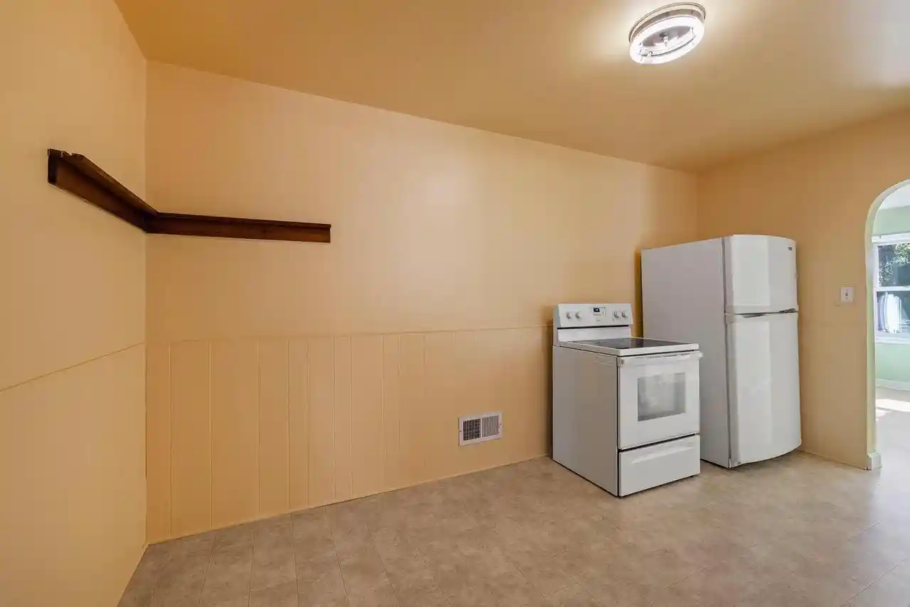 Photo 3 of Single family home for sale at 1332 Oneida St, Menasha, WI 54952 | MLS# 50333859 | Listing updated on 2026-10-07