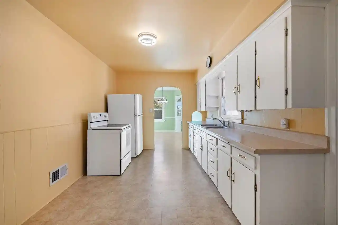 Photo 4 of Single family home for sale at 1332 Oneida St, Menasha, WI 54952 | MLS# 50333859 | Listing updated on 2026-10-07
