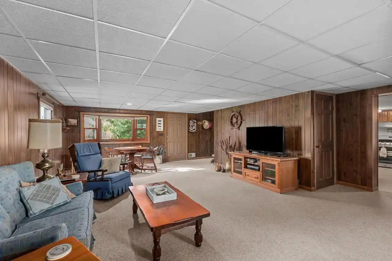 Photo 3 of Single family home for sale at 5592 Lake Rd, Oshkosh, WI 54902 | MLS# 50333850 | Listing updated on 2026-10-06