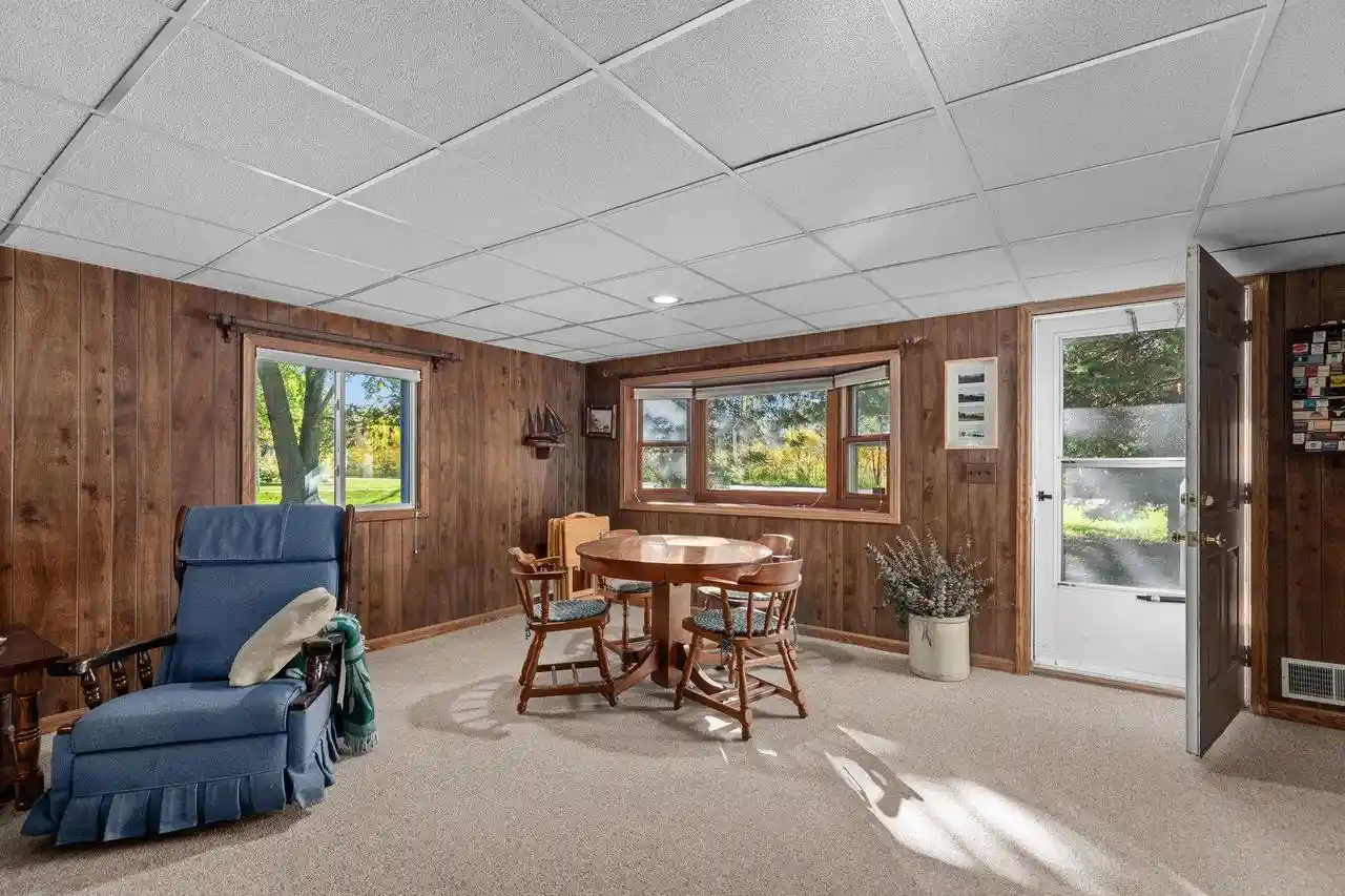 Photo 4 of Single family home for sale at 5592 Lake Rd, Oshkosh, WI 54902 | MLS# 50333850 | Listing updated on 2026-10-06