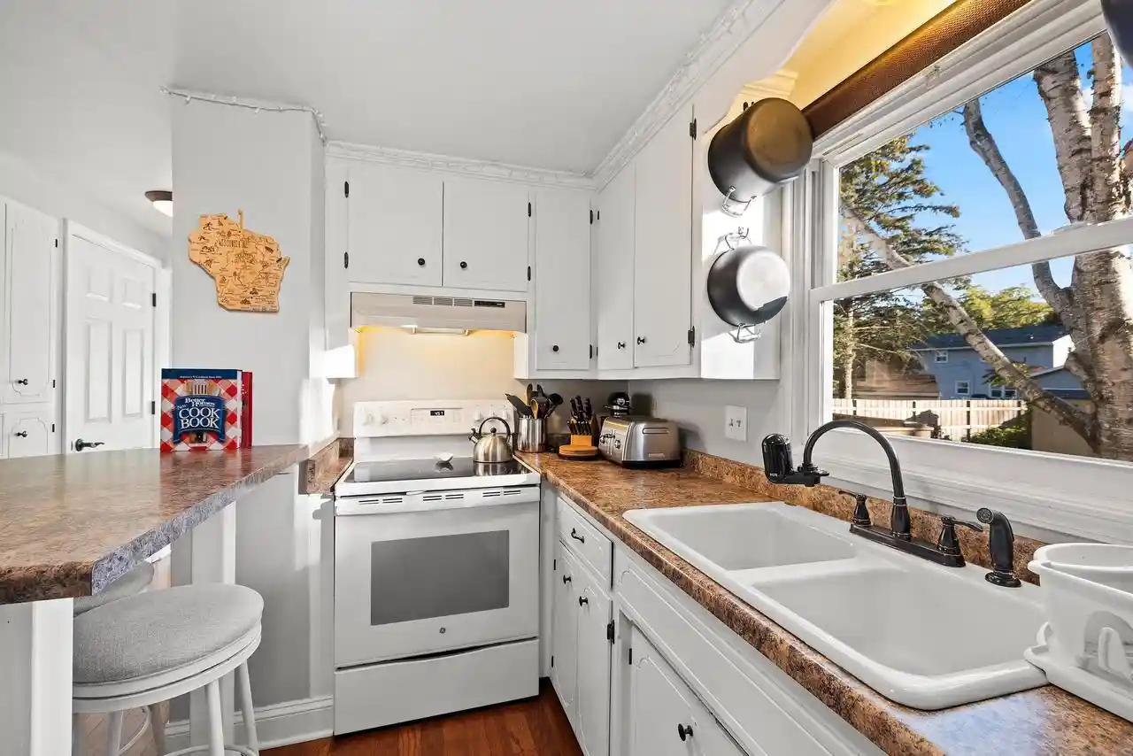 Photo 3 of Single family home for sale at 1287 Apache Ave, Green Bay, WI 54313 | MLS# 50333825 | Listing updated on 2026-10-07