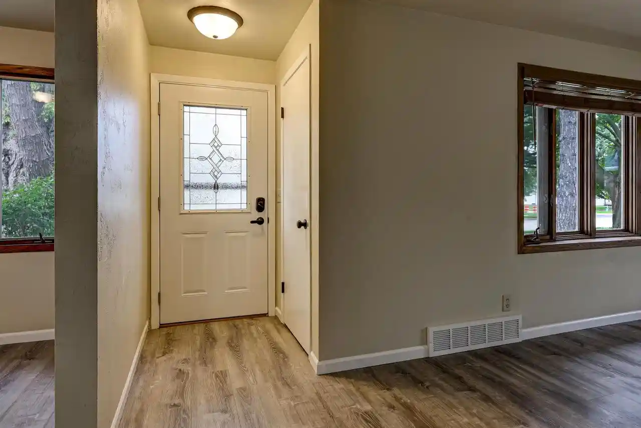 Photo 4 of Single family home for sale at 1630 E Glendale Ave, Appleton, WI 54911 | MLS# 50333827 | Listing updated on 2026-10-07