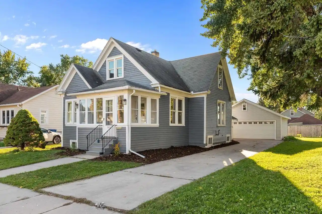 Photo 1 of Single family home for sale at 1021 Eastman St, Oshkosh, WI 54901 | MLS# 50333878 | Listing updated on 2026-10-06
