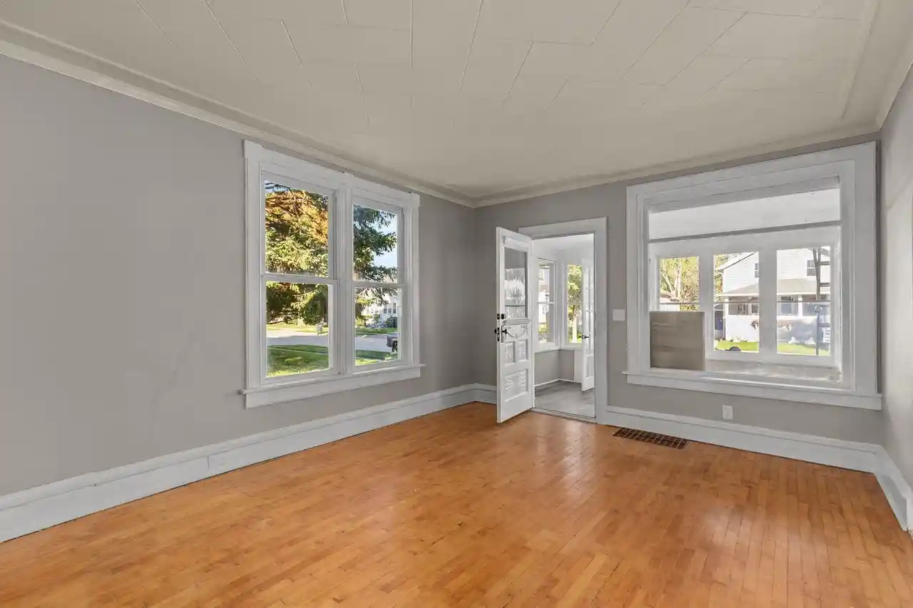 Photo 2 of Single family home for sale at 1021 Eastman St, Oshkosh, WI 54901 | MLS# 50333878 | Listing updated on 2026-10-06