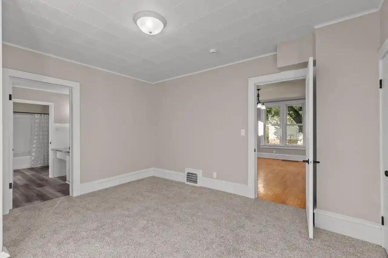 Photo 3 of Single family home for sale at 1021 Eastman St, Oshkosh, WI 54901 | MLS# 50333878 | Listing updated on 2026-10-06