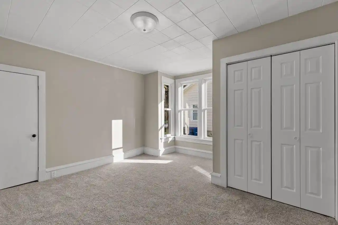 Photo 4 of Single family home for sale at 1021 Eastman St, Oshkosh, WI 54901 | MLS# 50333878 | Listing updated on 2026-10-06