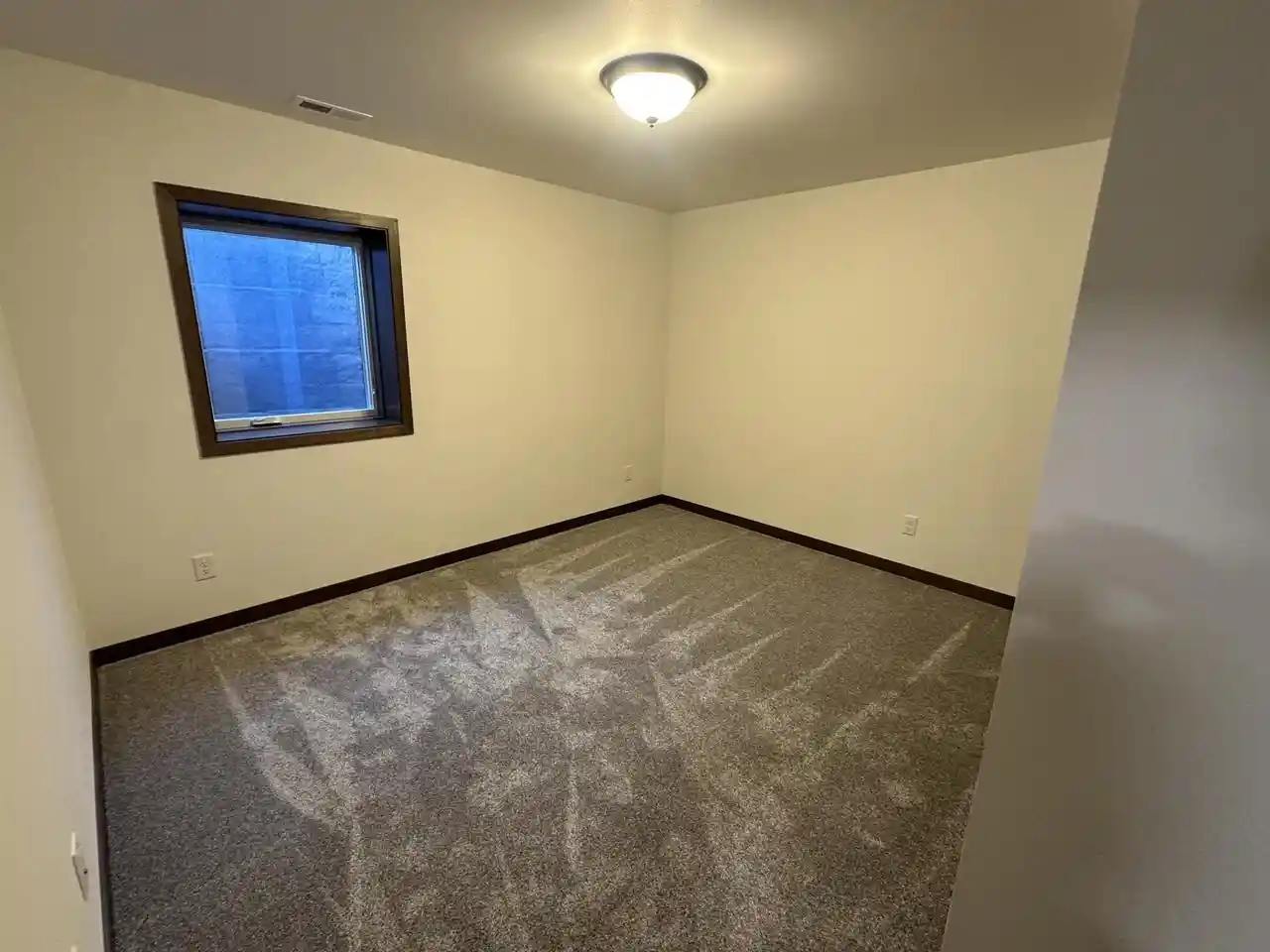 Photo 4 of Single family home for sale at 823 Avon St, La Crosse, WI 54603 | MLS# 1983601 | Listing updated on 2026-10-06