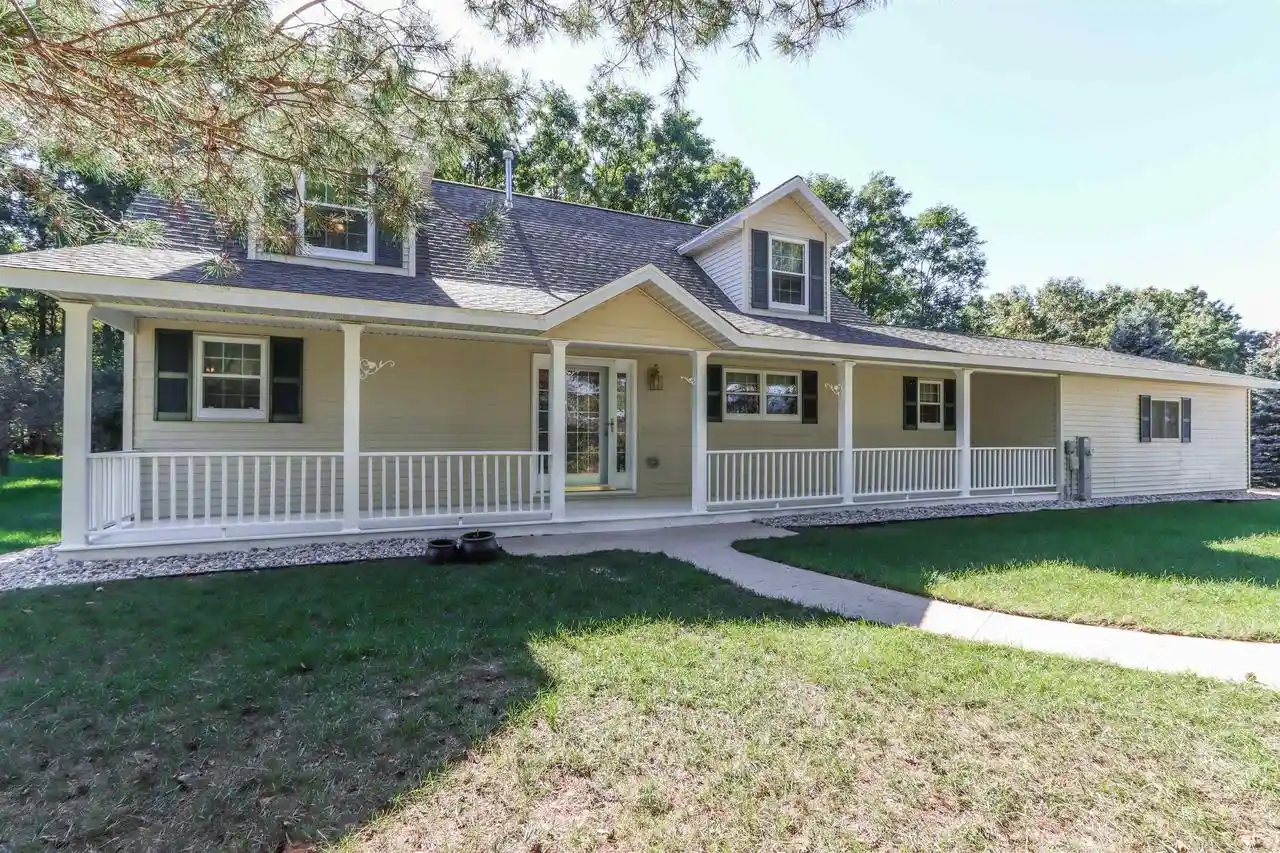 Photo 1 of Single family home for sale at E3037 High Point, Waupaca, WI 54981 | MLS# 50333875 | Listing updated on 2026-10-07