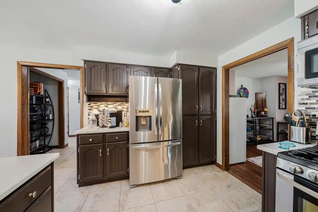 Photo 4 of Single family home for sale at 850 Bavarian Ct, Oshkosh, WI 54901 | MLS# 50333877 | Listing updated on 2026-10-10