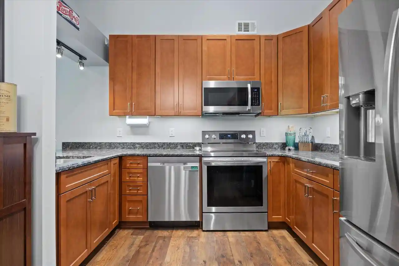 Listing Photo 4 - Condo for sale in building located at 831 Quinlan Dr, Pewaukee, WI 53072 - Unit #H