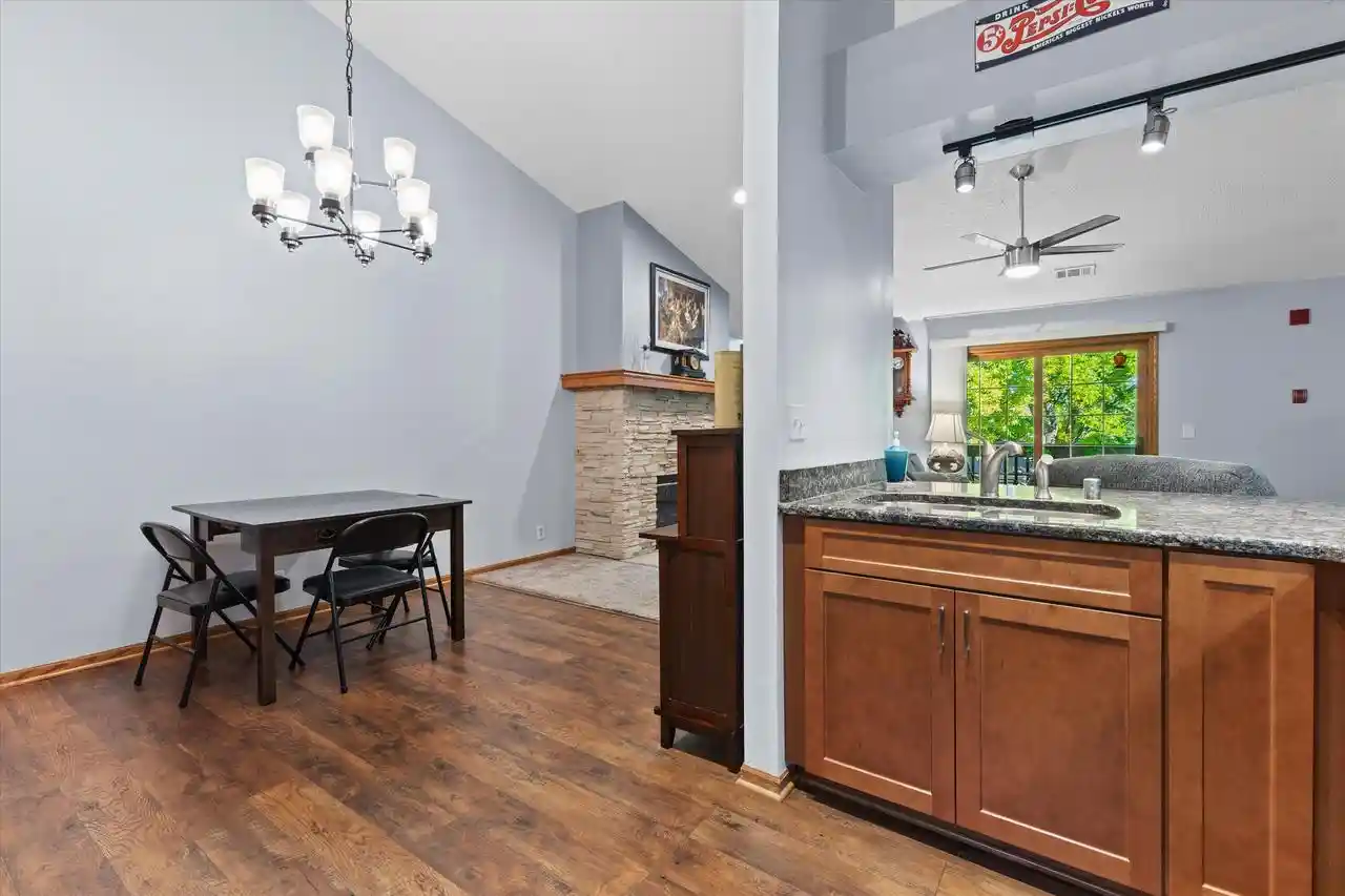 Listing Photo 5 - Condo for sale in building located at 831 Quinlan Dr, Pewaukee, WI 53072 - Unit #H