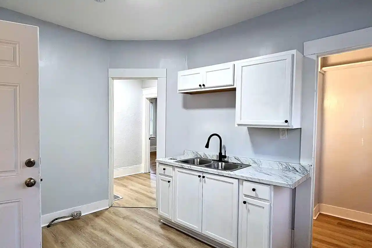 Listing Photo 5 - Condo for sale in building located at 2633 N 20th St, Milwaukee, WI 53206 - Unit #2635