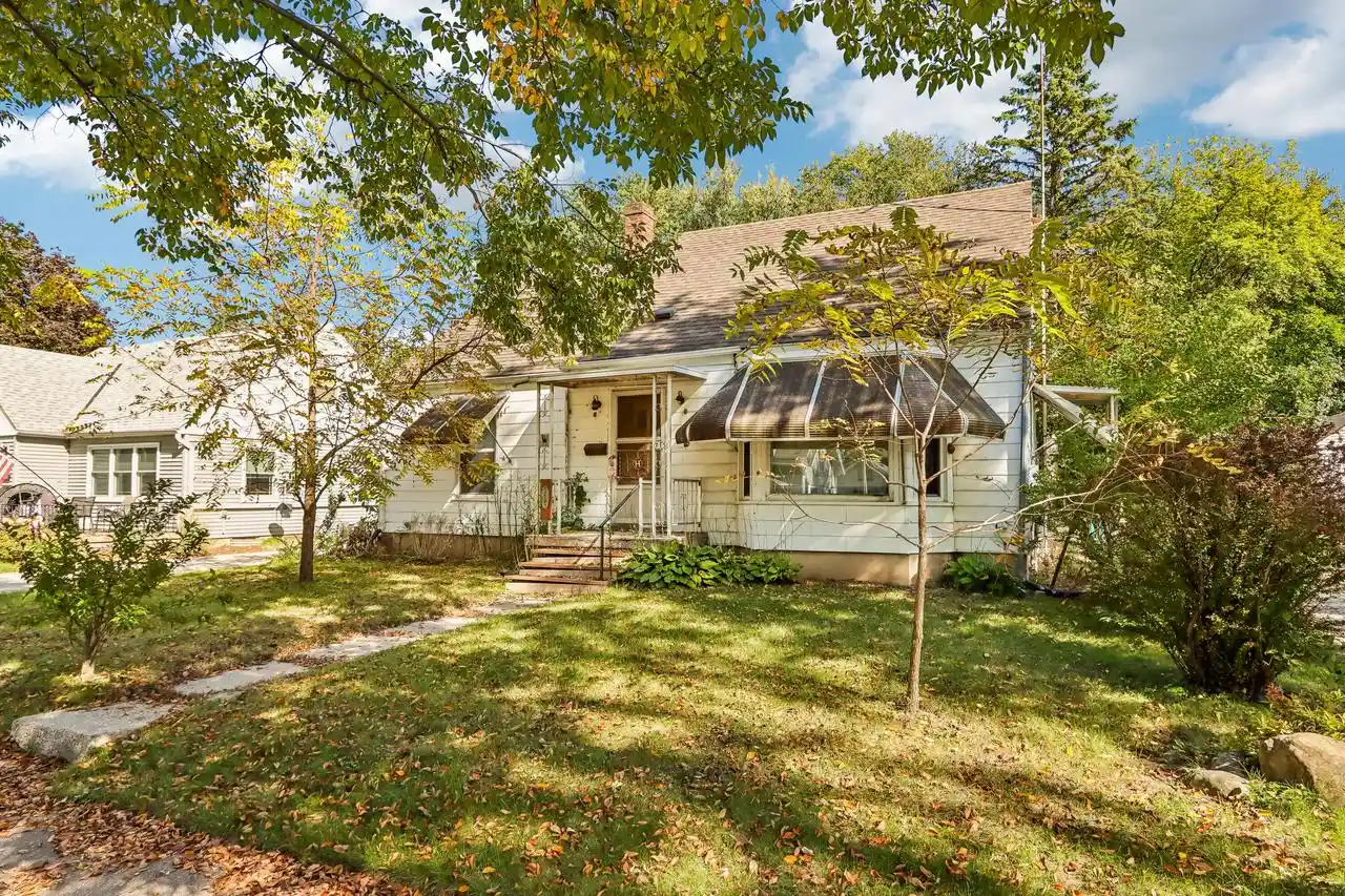 Photo 1 of Single family home for sale at 715 Elizabeth St, Oconomowoc, WI 53066 | MLS# 1983618 | Listing updated on 2026-10-09
