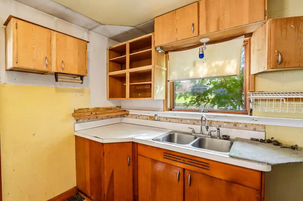 Photo 4 of Single family home for sale at 715 Elizabeth St, Oconomowoc, WI 53066 | MLS# 1983618 | Listing updated on 2026-10-09