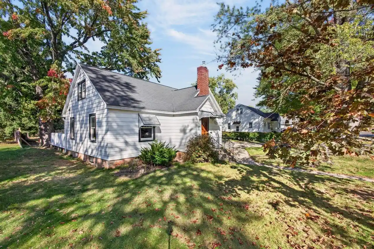 Photo 3 of Single family home for sale at 1231 Monroe St, Wisconsin Rapids, WI 54494 | MLS# 22604984 | Listing updated on 2026-10-08