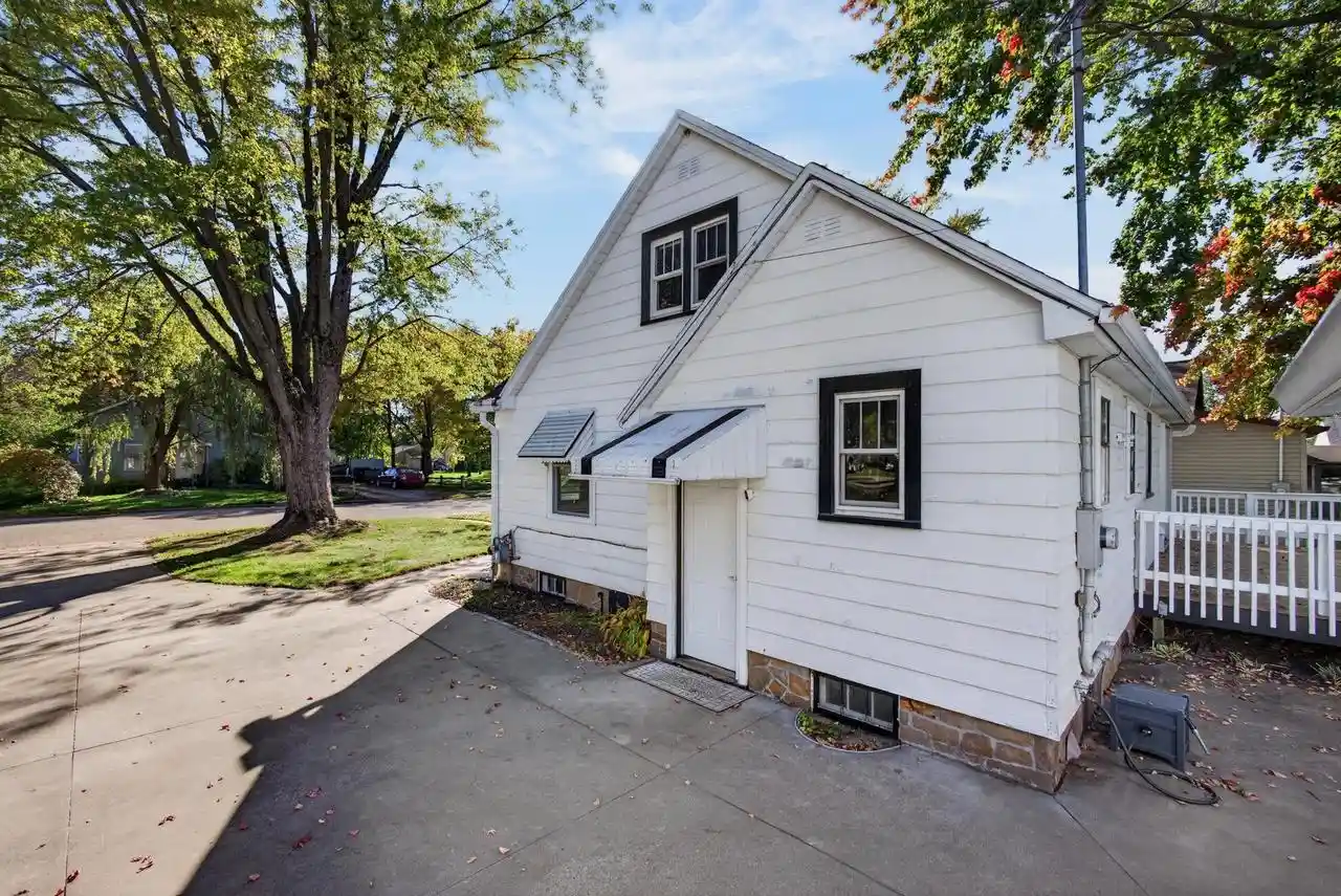 Photo 4 of Single family home for sale at 1231 Monroe St, Wisconsin Rapids, WI 54494 | MLS# 22604984 | Listing updated on 2026-10-08