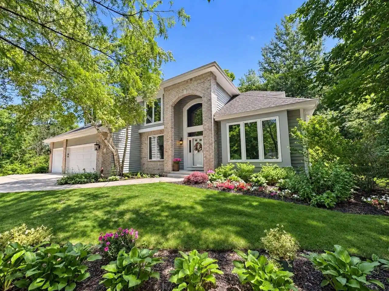 Photo 1 of Single family home for sale at 5321 Vicksburgs Dr, Mount Pleasant, WI 53403 | MLS# 1983625 | Listing updated on 2026-10-06
