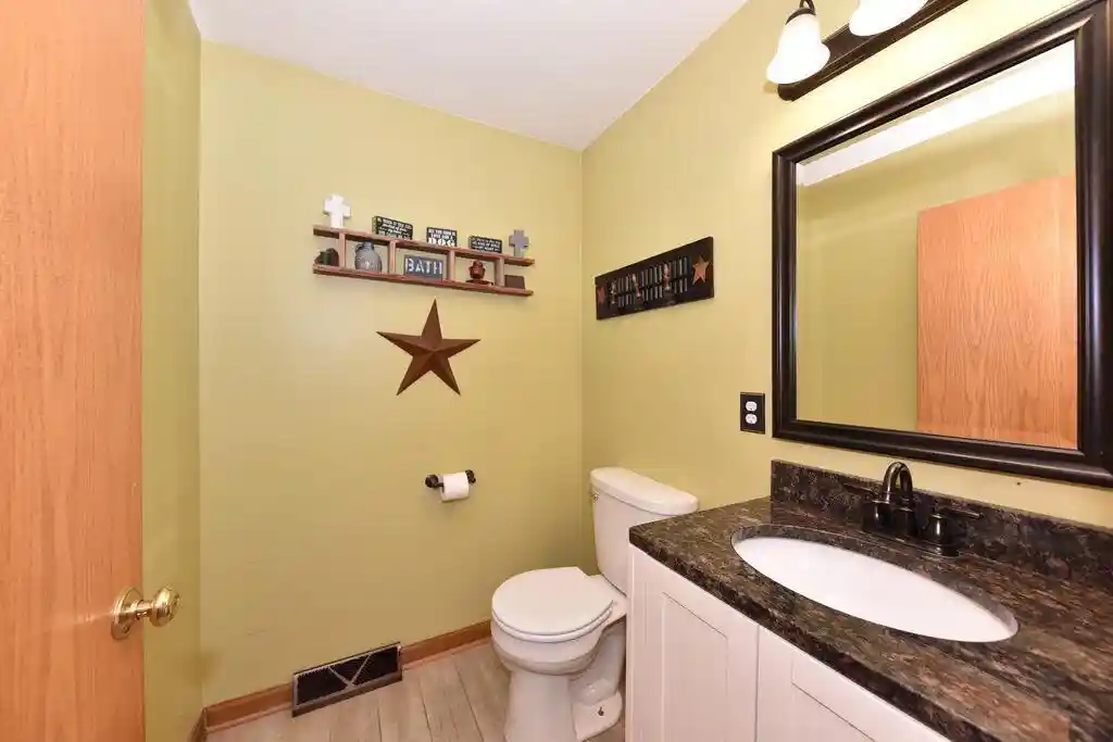 Photo 4 of Single family home for sale at 1511 Redtail Dr, Hartford, WI 53027 | MLS# 1983626 | Listing updated on 2026-10-06